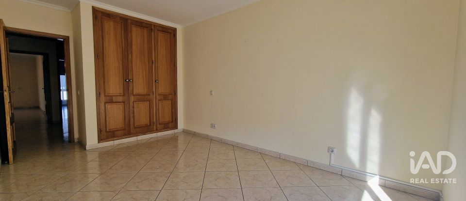 Apartamento T3 em Quelfes de 145 m²