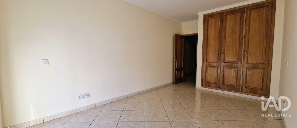 Apartamento T3 em Quelfes de 145 m²