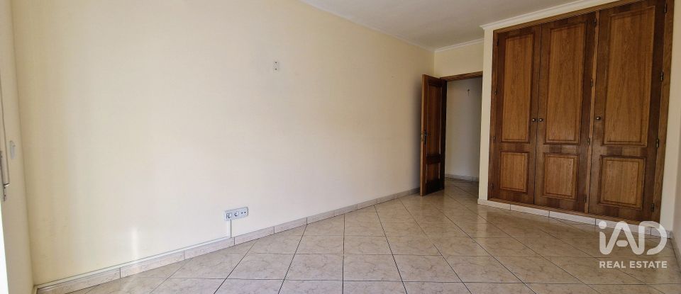 Apartamento T3 em Quelfes de 145 m²