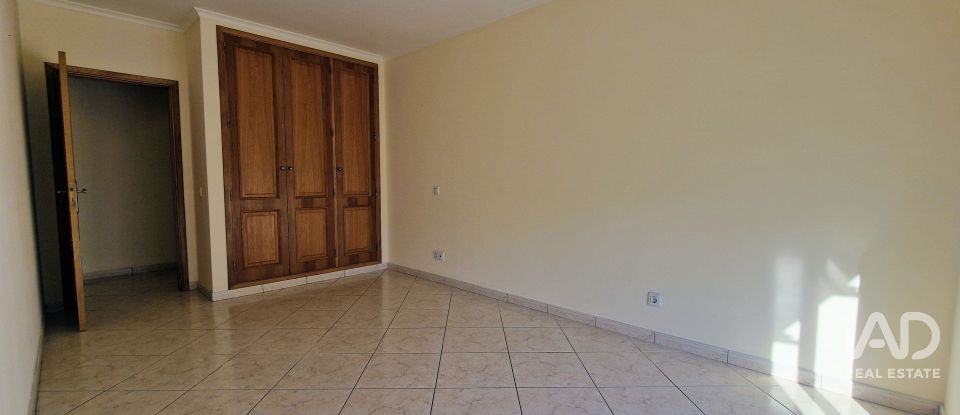 Apartamento T3 em Quelfes de 145 m²