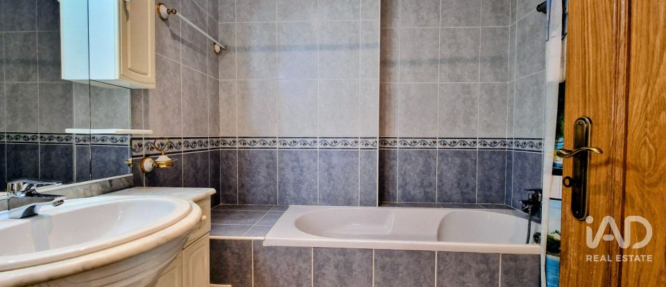 Apartamento T3 em Quelfes de 145 m²