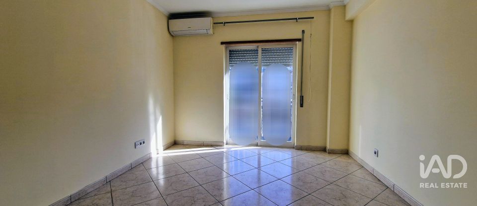 Apartamento T3 em Quelfes de 145 m²