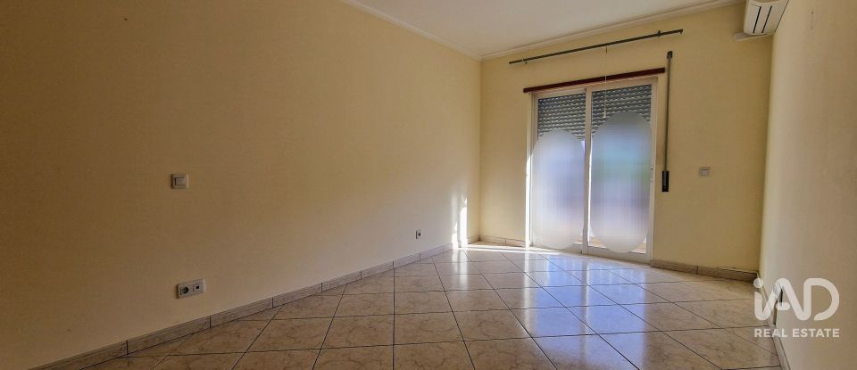 Apartamento T3 em Quelfes de 145 m²
