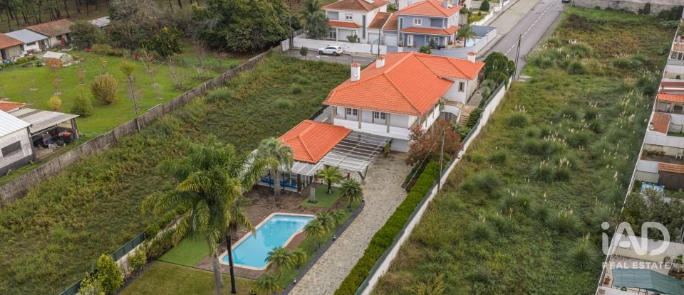 Moradia T3 em Rio Meão de 420 m²