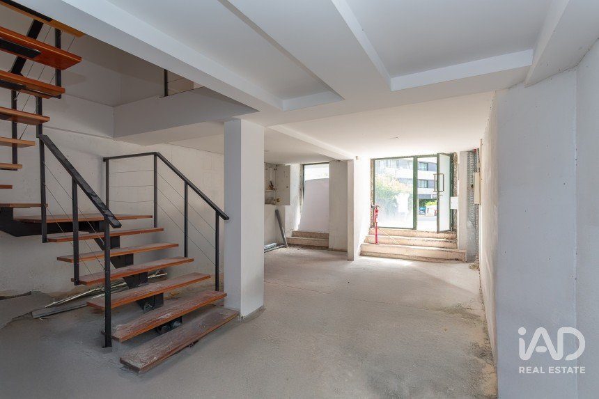 Shop / premises commercial in Santo António of 144 m²