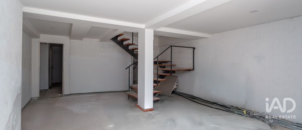 Shop / premises commercial in Santo António of 144 m²