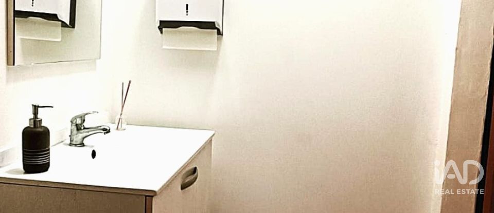 Shop / premises commercial in Baguim do Monte (Rio Tinto) of 136 m²