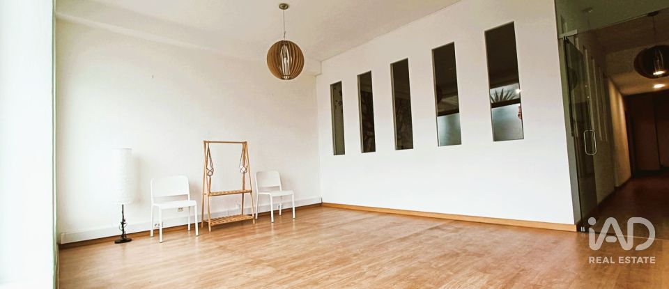 Shop / premises commercial in Baguim do Monte (Rio Tinto) of 136 m²