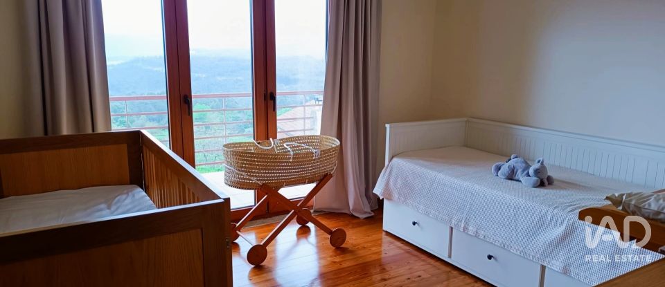 Moradia T3 em Candemil e Gondar de 325 m²