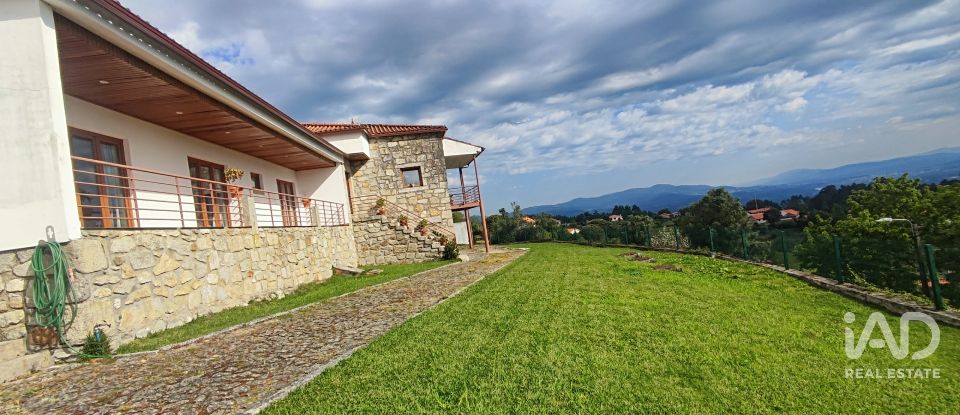 Moradia T3 em Candemil e Gondar de 325 m²