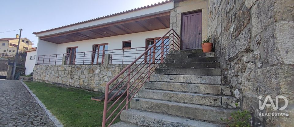 Moradia T3 em Candemil e Gondar de 325 m²