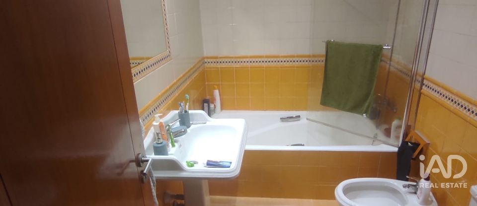 Moradia T3 em Candemil e Gondar de 325 m²