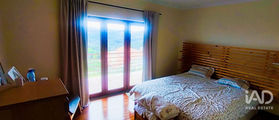 Moradia T3 em Candemil e Gondar de 325 m²