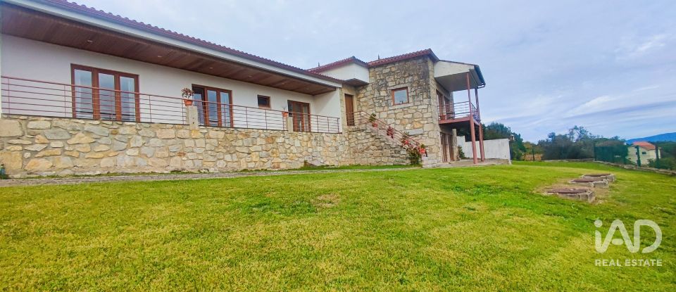 Moradia T3 em Candemil e Gondar de 325 m²