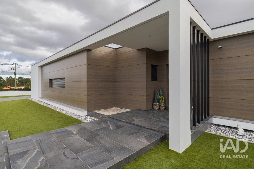 Moradia T3 em Fernão Ferro de 190 m²