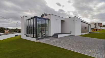 House T3 in Fernão Ferro of 190 m²