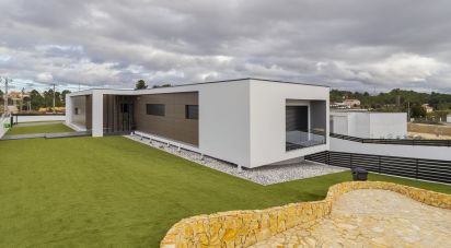 House T3 in Fernão Ferro of 190 m²