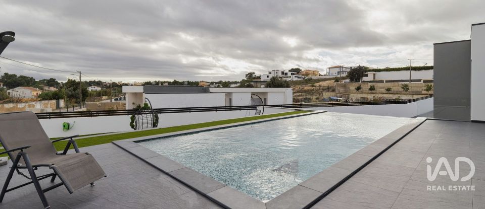 Moradia T3 em Fernão Ferro de 190 m²