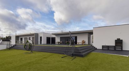 House T3 in Fernão Ferro of 190 m²