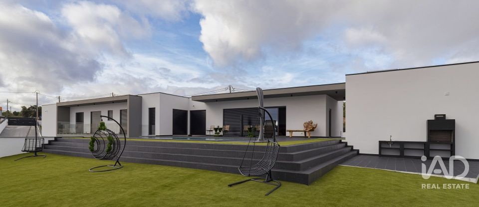 Moradia T3 em Fernão Ferro de 190 m²