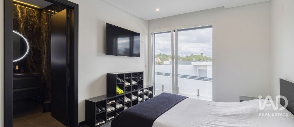 Moradia T3 em Fernão Ferro de 190 m²