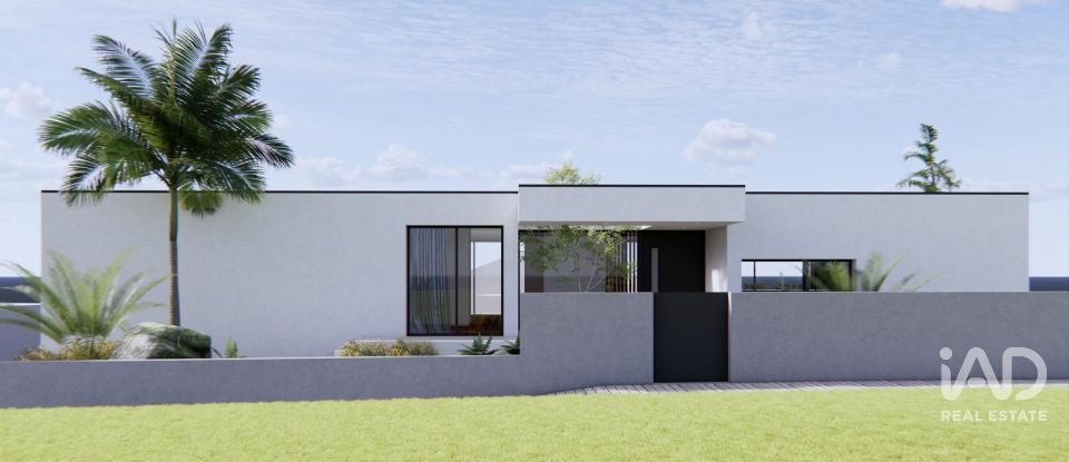 Terreno urbano em Fragoso de 956 m²