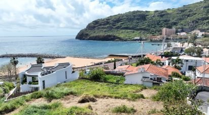 Terrain à Machico de 2 150 m²
