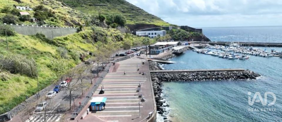 Terrain à Machico de 2 150 m²
