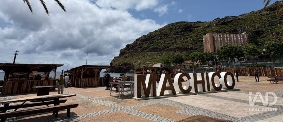 Terrain à Machico de 2 150 m²