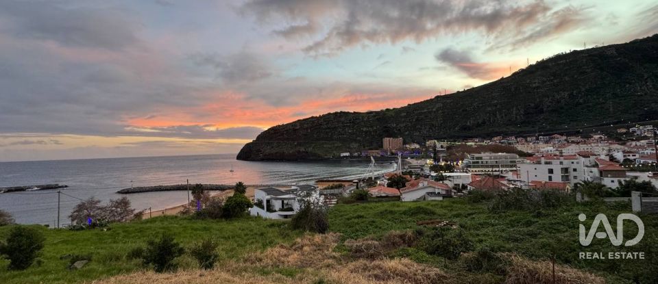Terrain à Machico de 2 150 m²