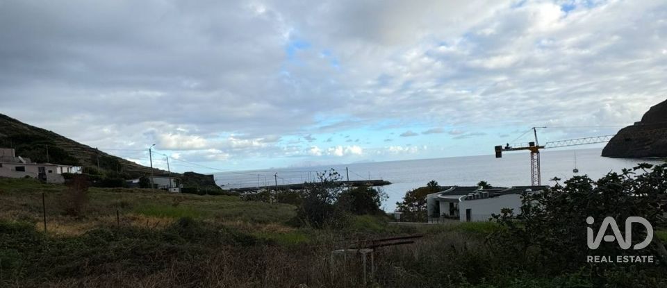 Terrain à Machico de 2 150 m²