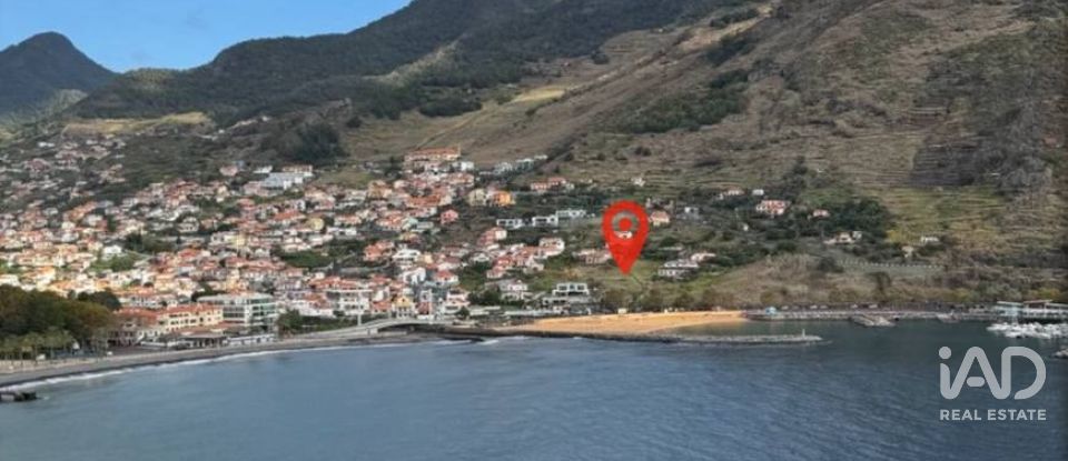 Terrain à Machico de 2 150 m²