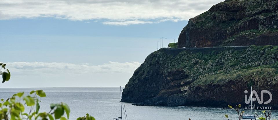 Terrain à Machico de 2 150 m²
