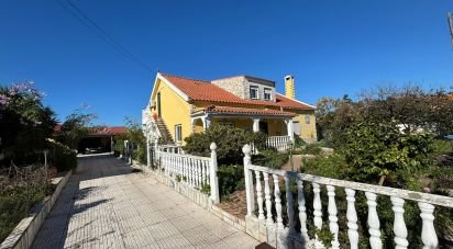 House T5 in Fernão Ferro of 250 m²