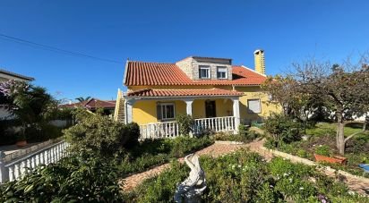 House T5 in Fernão Ferro of 250 m²