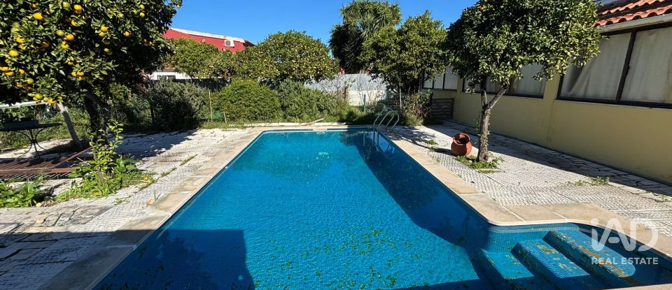 Moradia T5 em Fernão Ferro de 250 m²