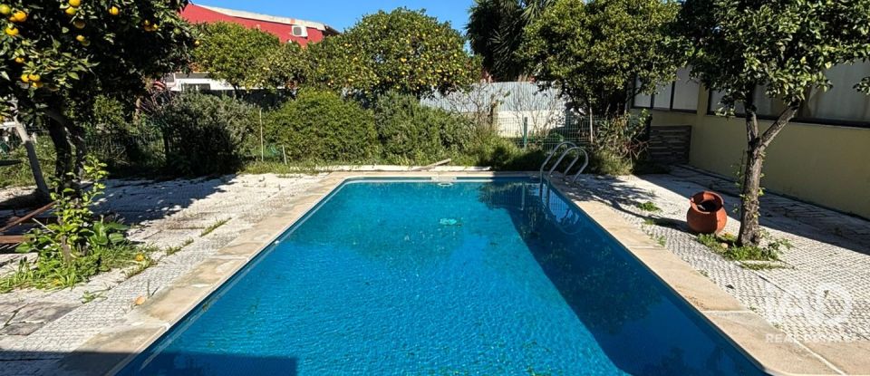 Moradia T5 em Fernão Ferro de 250 m²