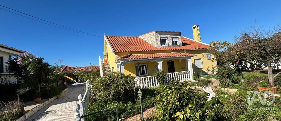 Moradia T5 em Fernão Ferro de 250 m²