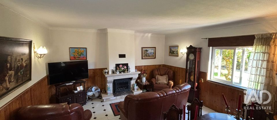 Moradia T5 em Fernão Ferro de 250 m²