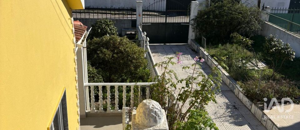 Moradia T5 em Fernão Ferro de 250 m²