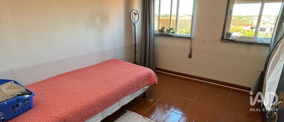 Moradia T5 em Fernão Ferro de 250 m²