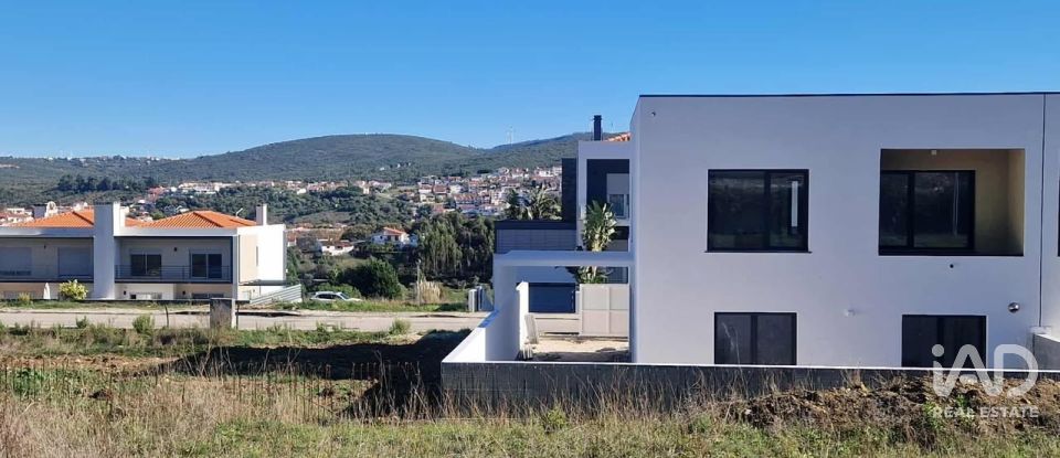 Maison T3 à Porto de Mós - São João Baptista e São Pedro de 200 m²