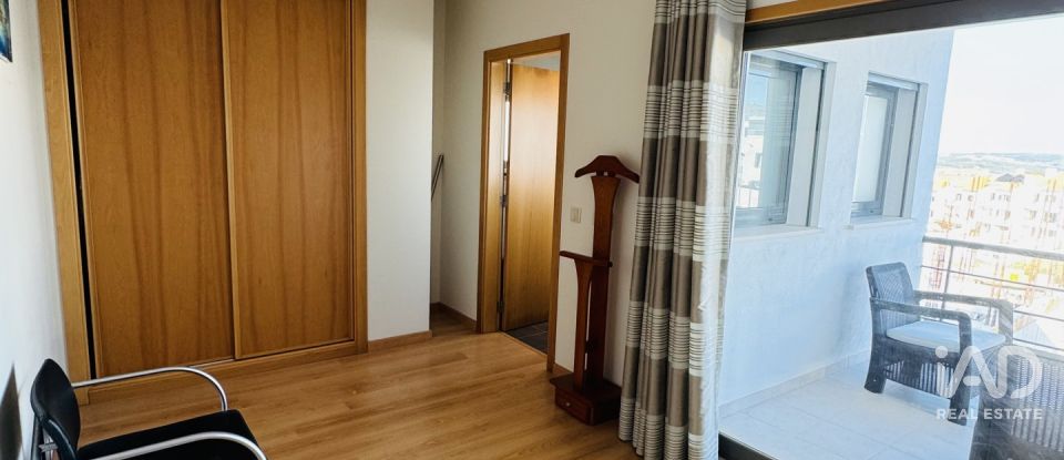 Moradia T3 em Lourinhã e Atalaia de 176 m²