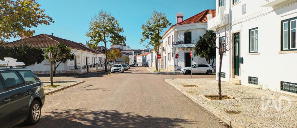 Boutique/Local commercial à Estremoz (Santa Maria e Santo André) de 121 m²