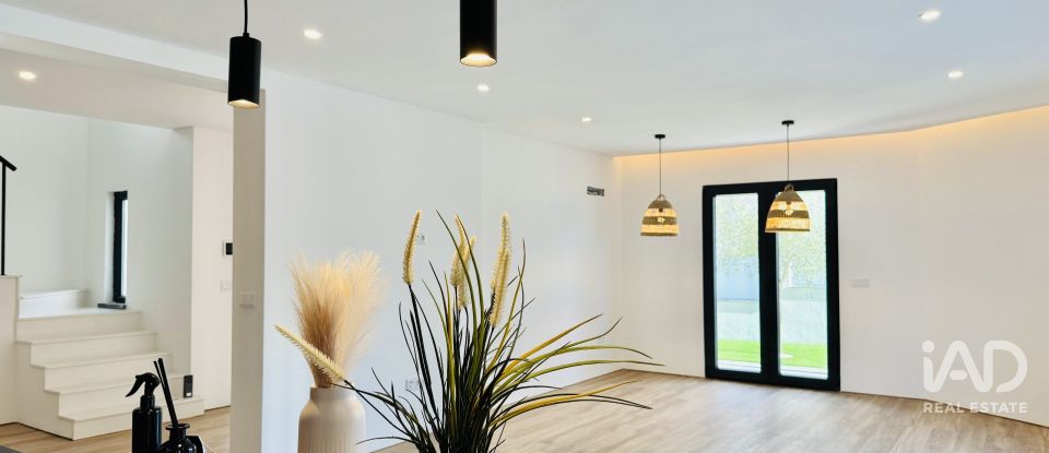 Moradia T4 em Quinta do Conde de 141 m²