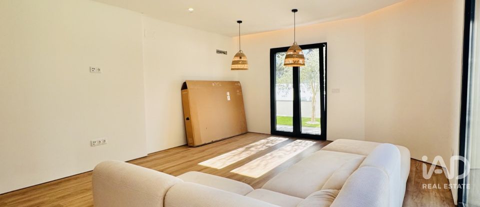 Moradia T4 em Quinta do Conde de 141 m²