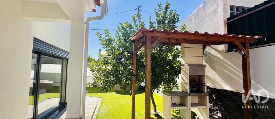 Moradia T4 em Quinta do Conde de 141 m²