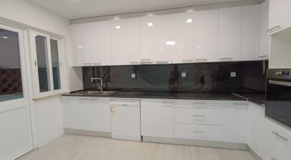 Apartment T3 in Almada, Cova da Piedade, Pragal e Cacilhas of 85 m²