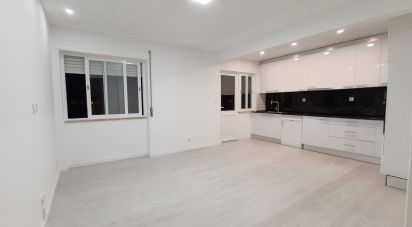 Apartment T3 in Almada, Cova da Piedade, Pragal e Cacilhas of 85 m²