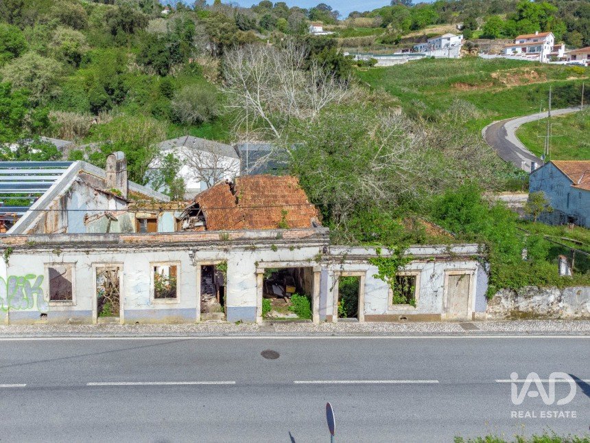 Moradia T0 em Alcobaça e Vestiaria de 200 m²
